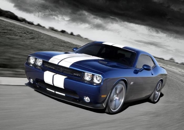 Dodge Challenger SRT8 - Amerikan otomobil endüstrisinin efsanesinin muhteşemliğini görün!