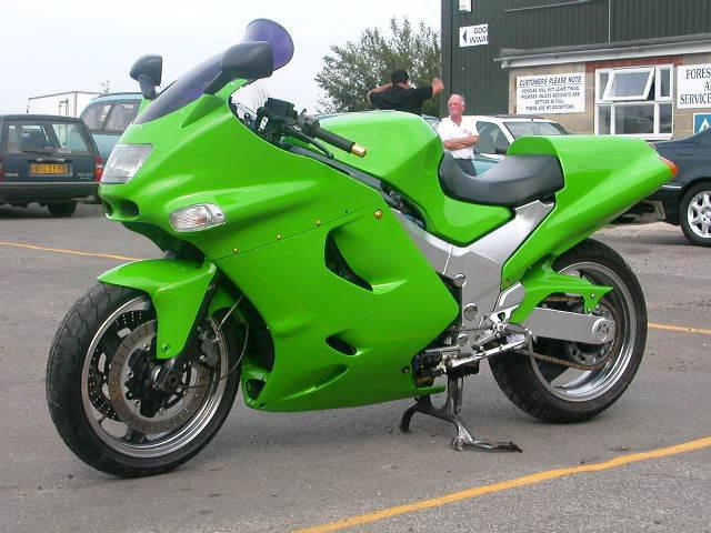 Motosiklet Kawasaki ZZR 1100: teknik özellikleri, yorumları