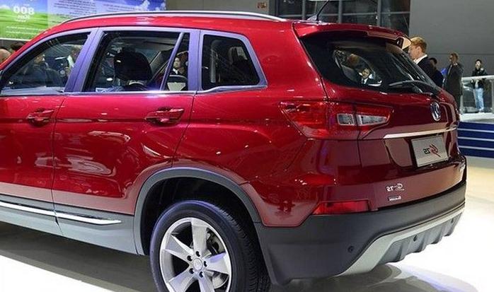 Yeni Çin SUV Changan CS75'in tanıtımı