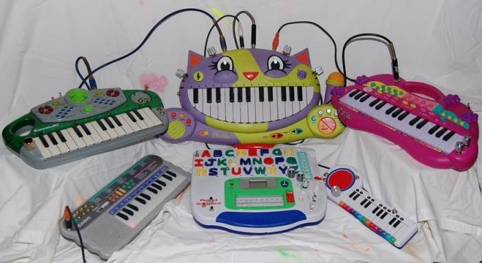 Çocuk synthesizer - küçük bir müzisyenin ilk enstrümanı