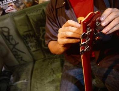 Akustik gitar dizeleri nelerdir?