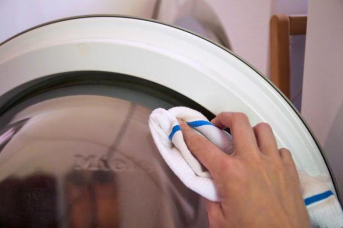 Çamaşır makinelerini kir, küf ve kokudan temizlemek için en iyi yol