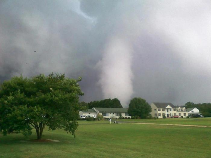 karadan fırlayan tornado