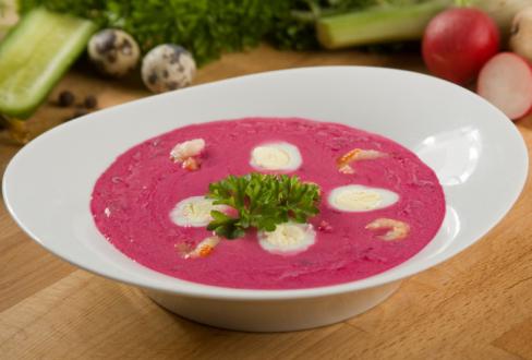 pancar ile soğuk kırmızı borsch