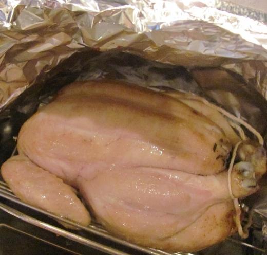 Folyo fırında bir tavuk nasıl pişirilir: adım adım tarif