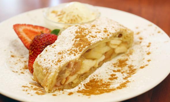 Elmalı Strudel - tüm günler için lezzetli bir tatlı