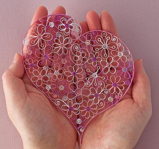 Quilling bir resmin yaratılması heyecan verici bir etkinlik!