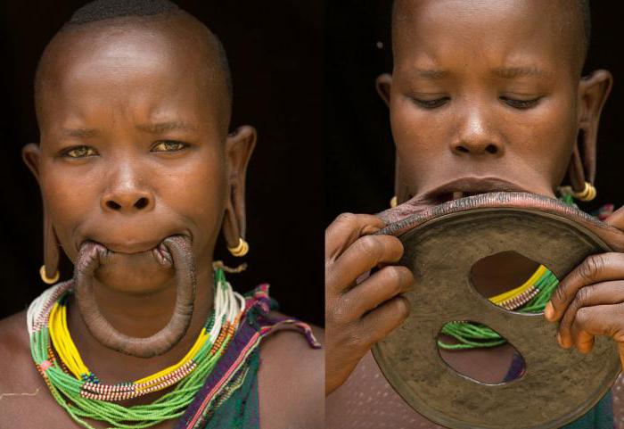 Afrikalı kadınların boynundaki yüzükler