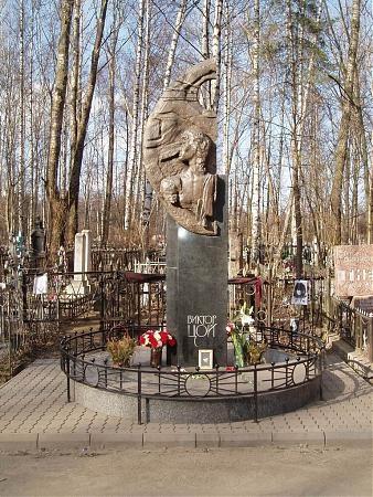 Theological Cemetery hakkında ilginç olan nedir?