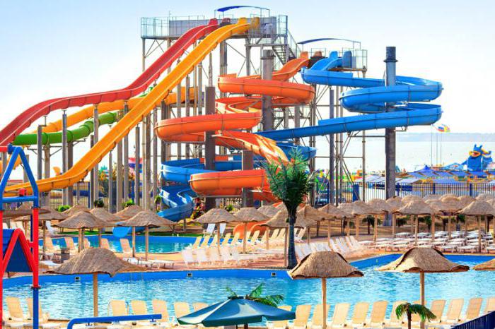 Deniz kıyısındaki Aquapark 