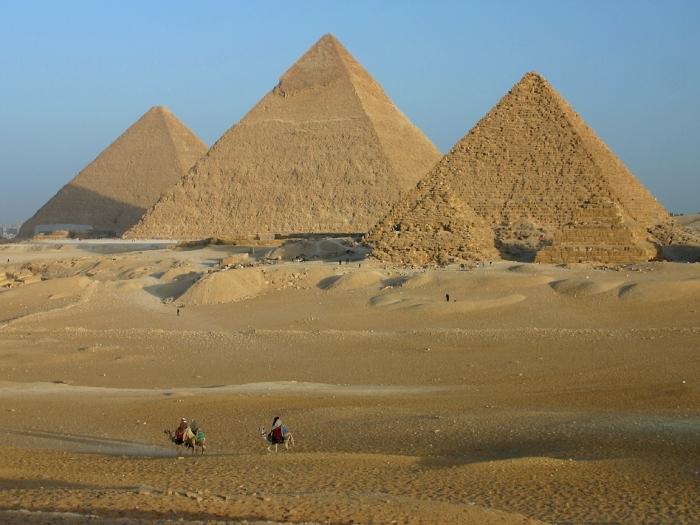 Piramitlerin Sırları: Popüler Hipotezler