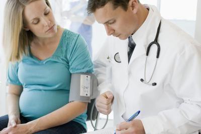 Hamilelik sırasında pamukçuk nasıl tedavi edilir: Neden ihtiyaç duyulur ve nasıl güvenli ve etkili bir şekilde yapılır?